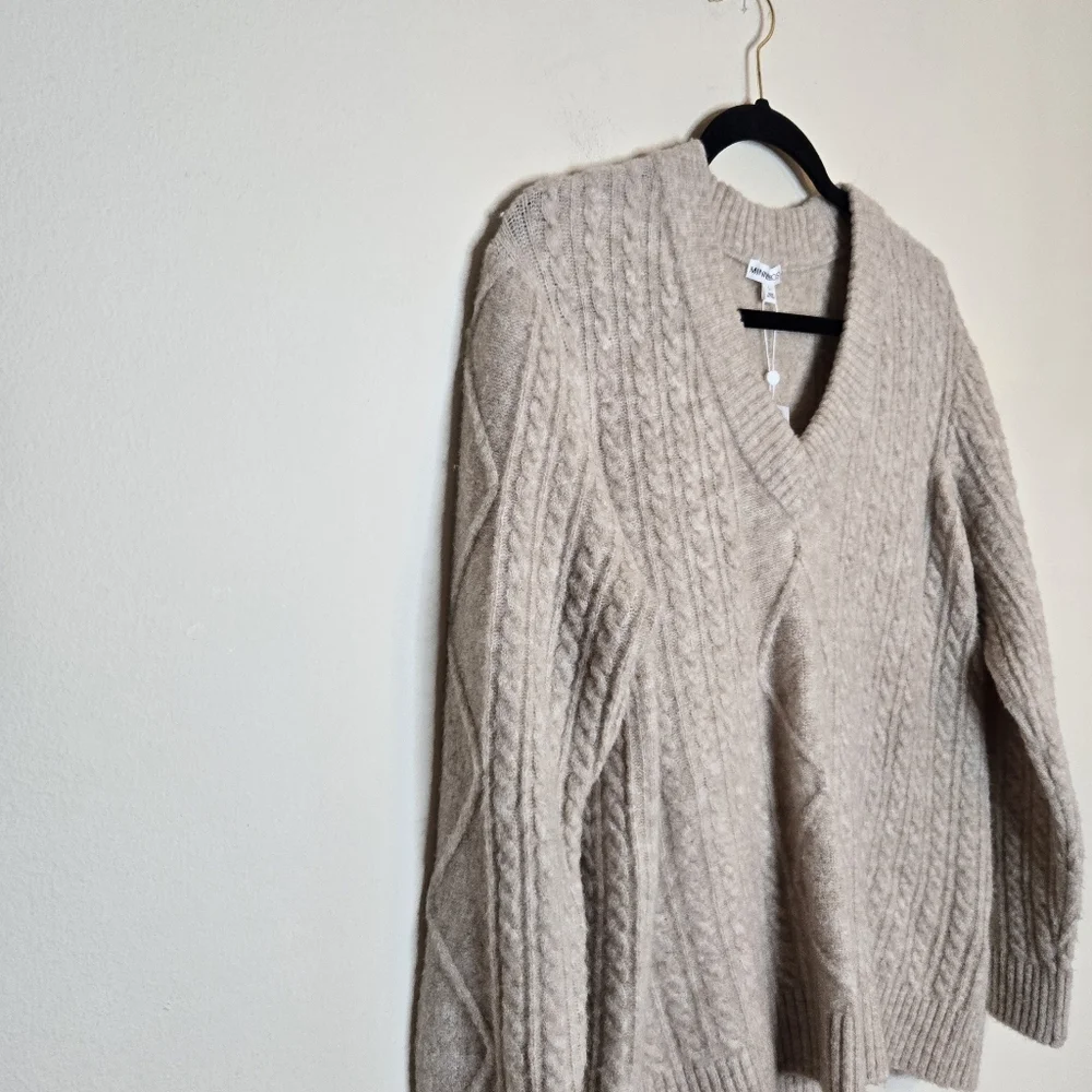 MINNIE ROSE NWT Cream Cable Knit Sweater V-Neck Luxe Soft Quiet Luxury Pullover